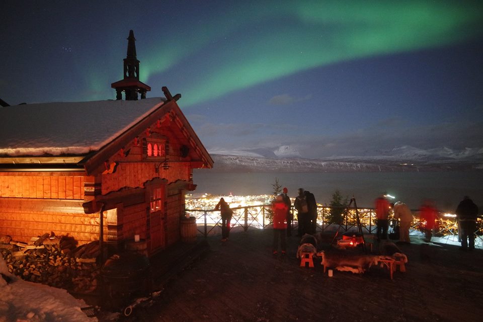 Aurora Boreal sobre Noruega Ártica