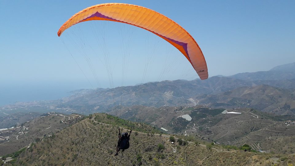 ¡Volando! Parapente en la costa de Granada