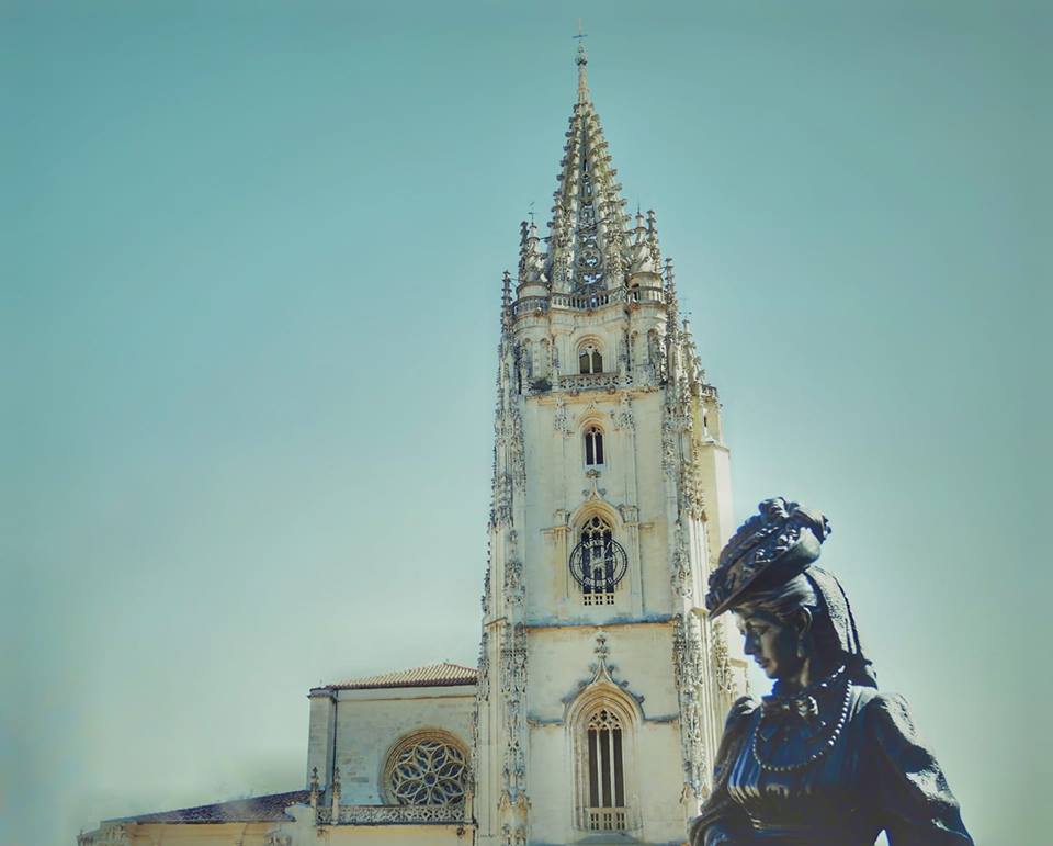 Visitar Oviedo en 2 días, estatua de La Regenta