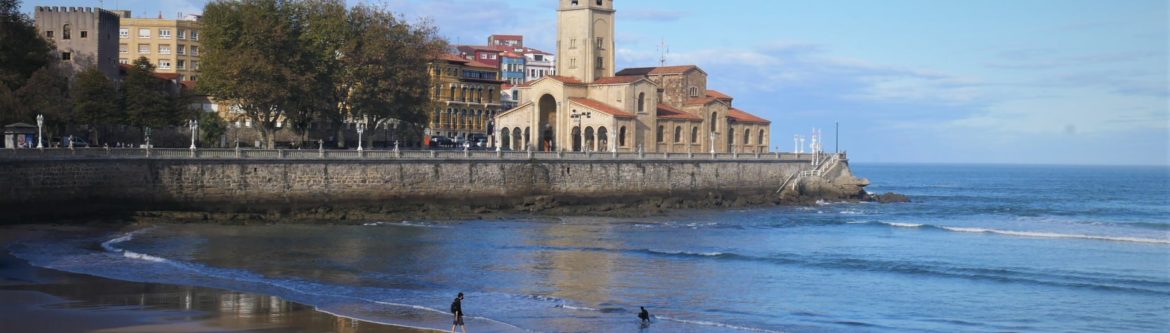 Playa de San Lorenzo, lugares que visitar en Gijón