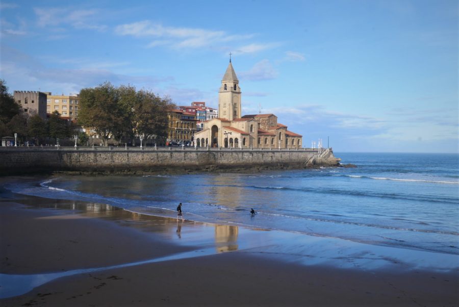 Playa de San Lorenzo, lugares que visitar en Gijón