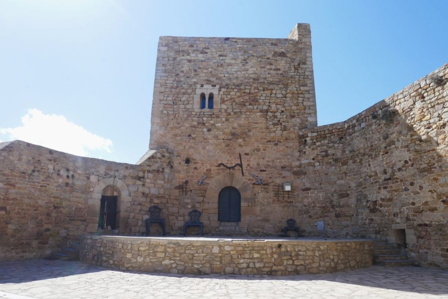 Patio de Armas del castillo, qué ver en Puertomingalvo, Teruel