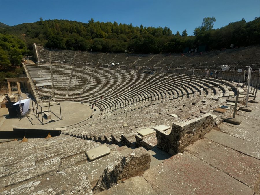 Visita al teatro del Epidauro, el mejor conservado de la Antigua Grecia